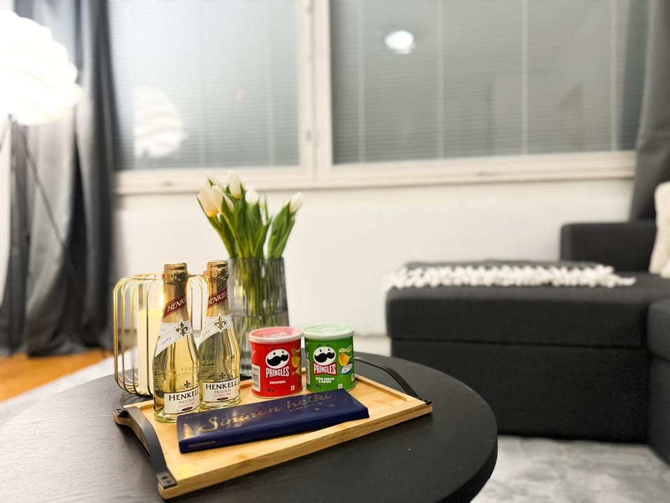 Living room, Food and drinks, Seating area, Food, Drinks