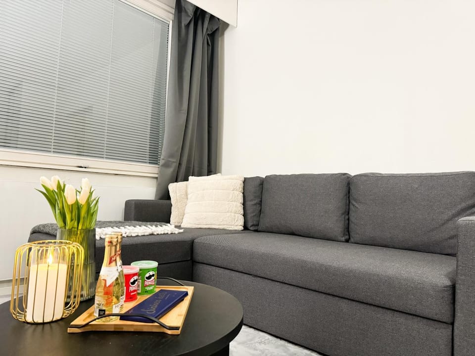 Living room, Food and drinks, Seating area