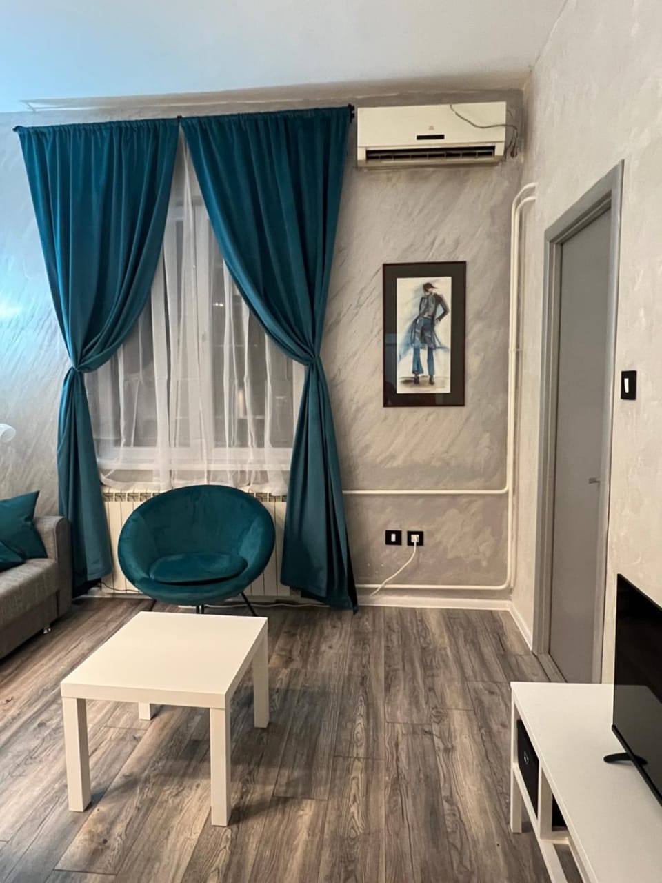 Seating area, air conditioner