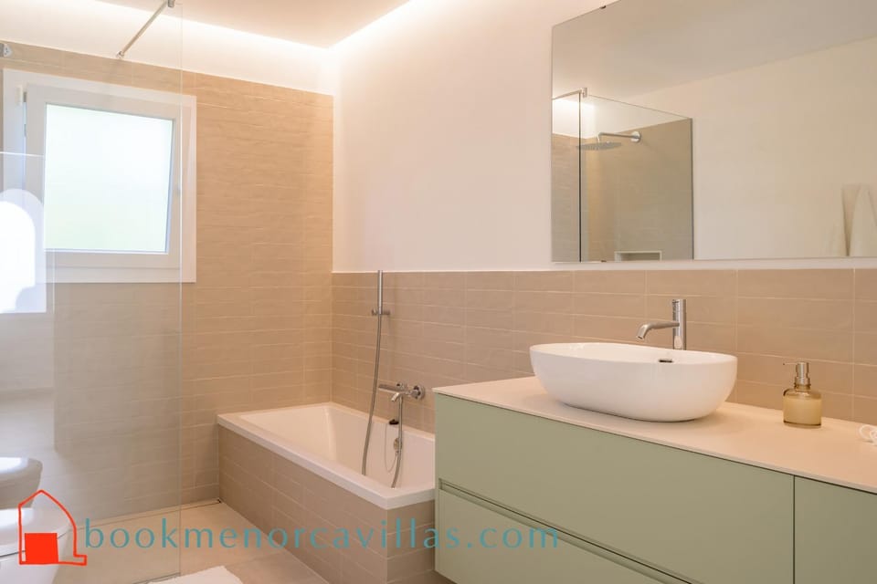 Bathroom, Bath, towels