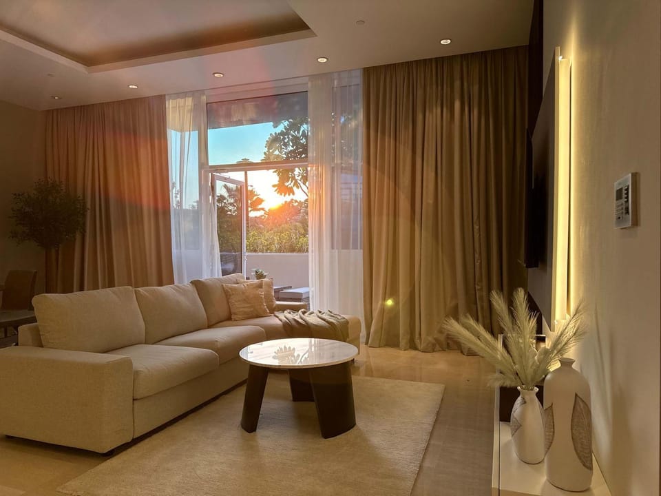Upgraded 1BR Paradise With Private Garden - Oceana Apartment in Dubai