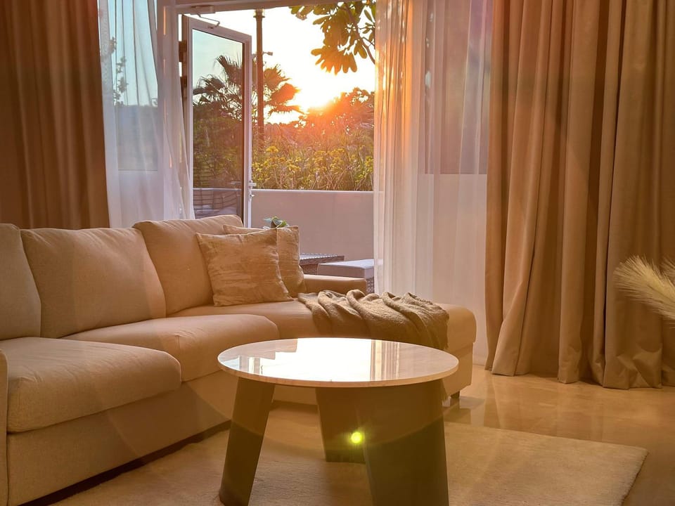 Upgraded 1BR Paradise With Private Garden - Oceana Apartment in Dubai