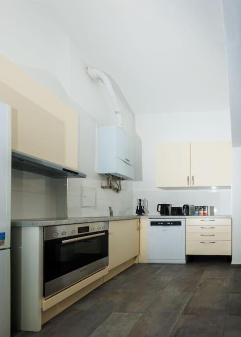 Kitchen or kitchenette, dishwasher, pet friendly, stove