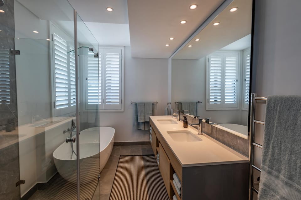 Restaurant/places to eat, Swimming pool