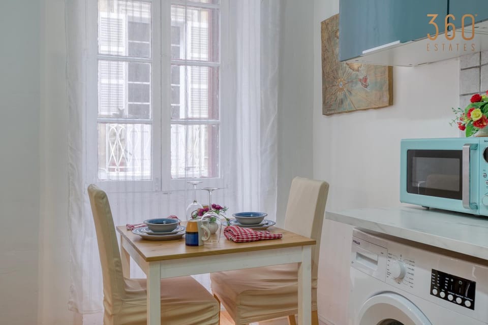 Kitchen or kitchenette, Dining area, dishwasher, minibar, oven, pet friendly, stove, toaster, washing machine, dryer