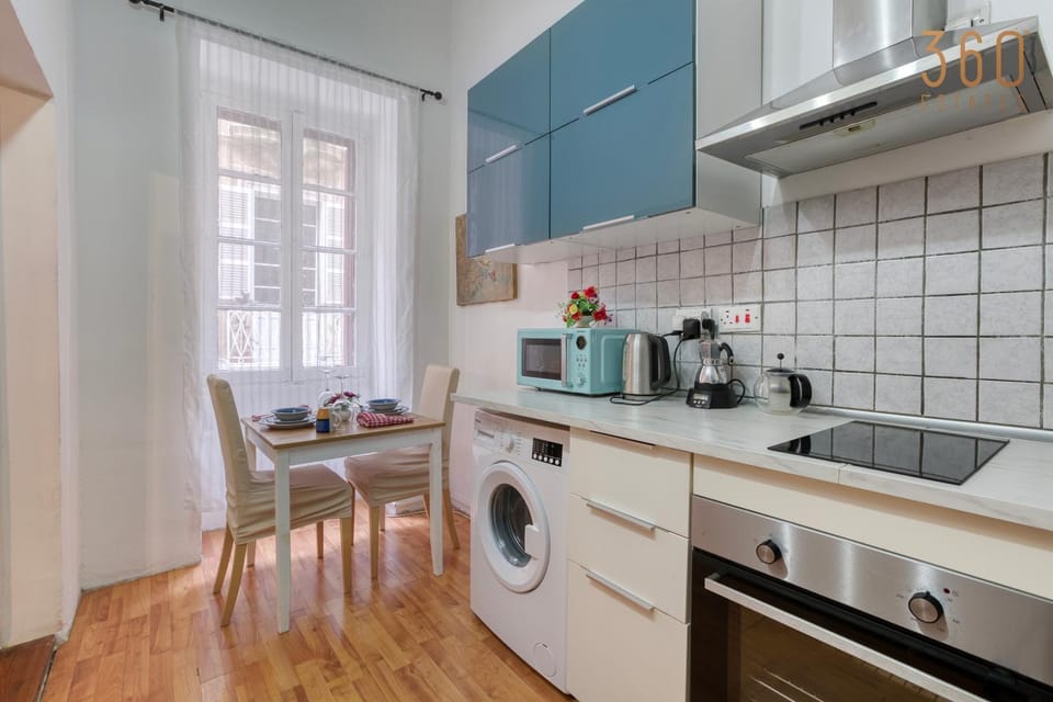 Coffee/tea facilities, Kitchen or kitchenette, Dining area, dishwasher, minibar, oven, pet friendly, stove, toaster, washing machine, dryer