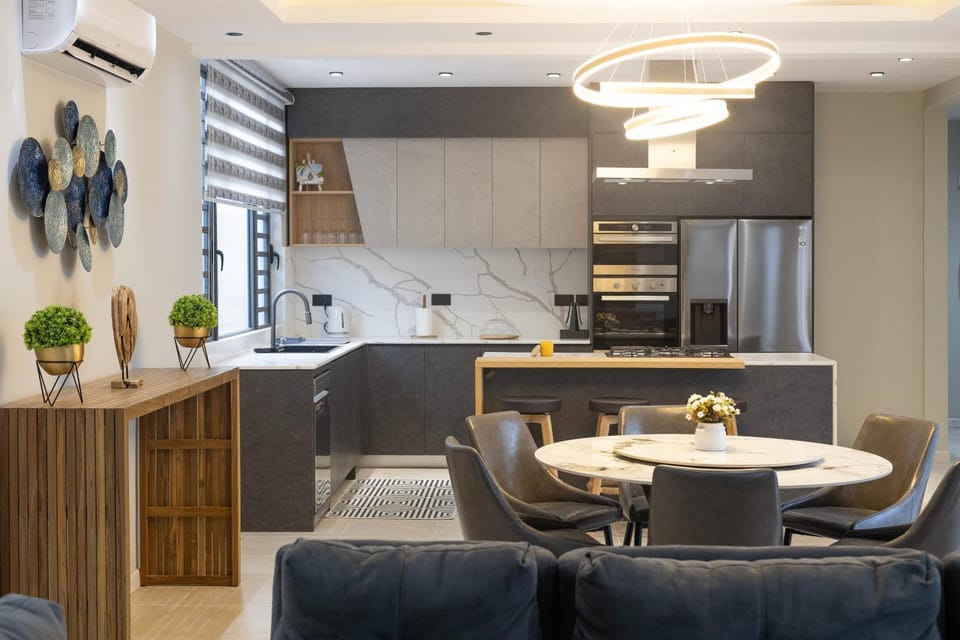 Kitchen or kitchenette, Living room, Seating area, Dining area, stove