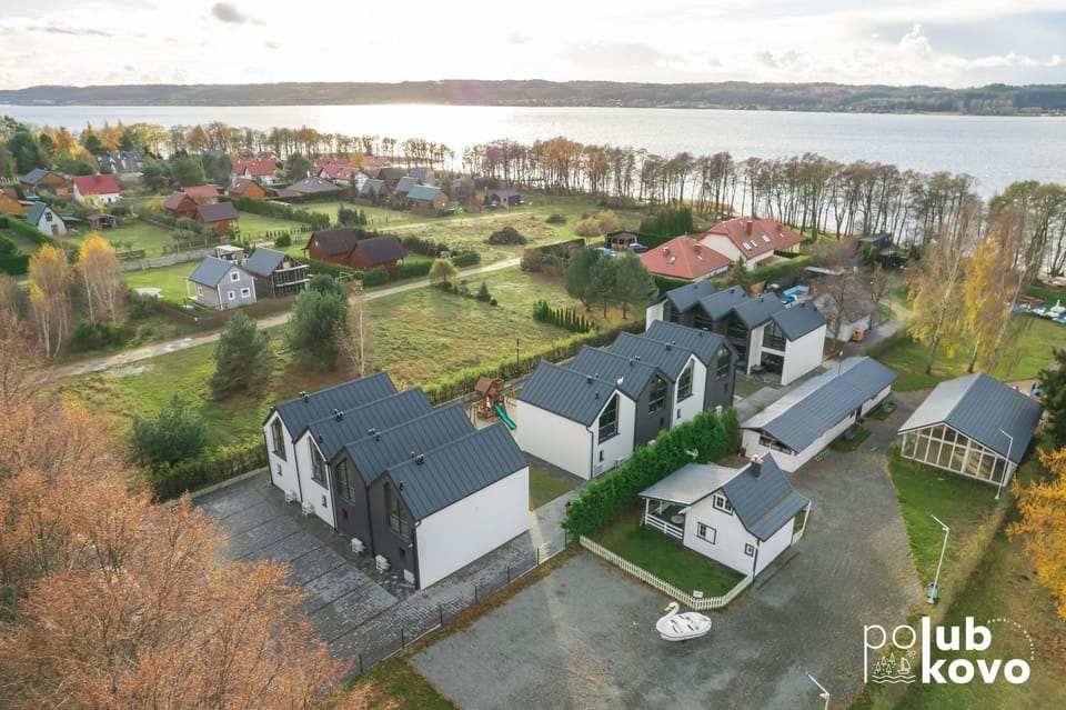 Day, Neighbourhood, Natural landscape, Bird's eye view, Lake view, Location, Parking