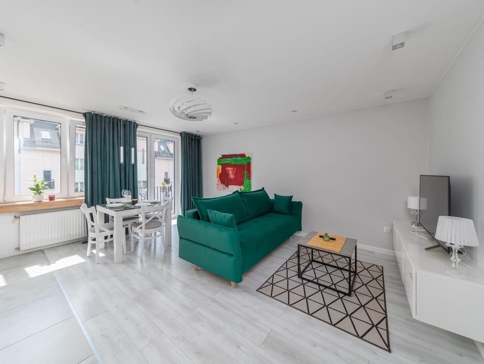 TV and multimedia, Living room, Seating area, Dining area, hair dresser