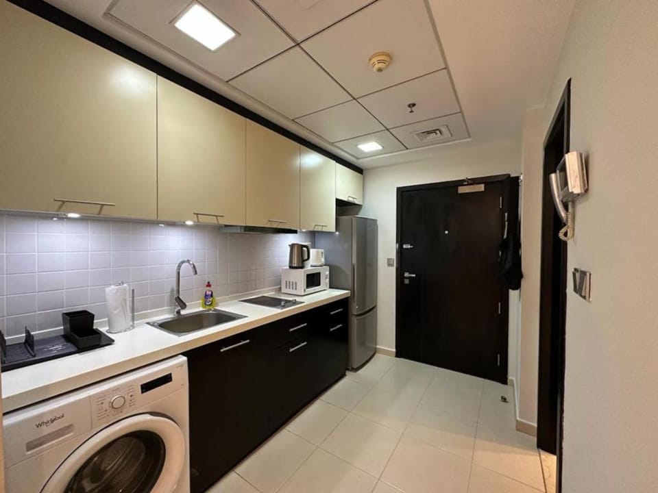 SUNRISE HOMES - Charming Studio near JBR Beach Apartment in Dubai