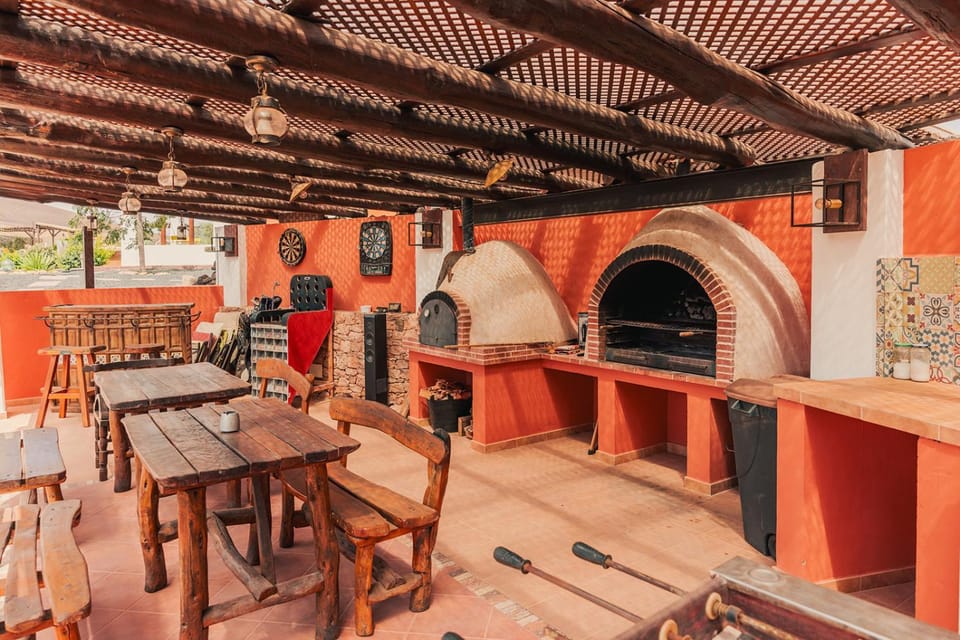 BBQ facilities, Darts, Dining area