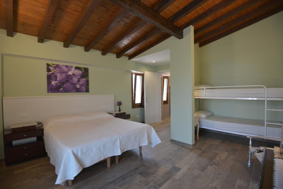 Agriturismo le Orchidee di Corazza Farm Stay in Manerba del Garda