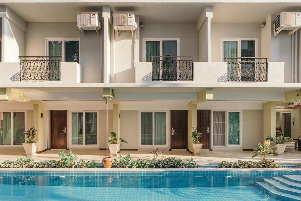 Property building, Swimming pool, Swimming pool