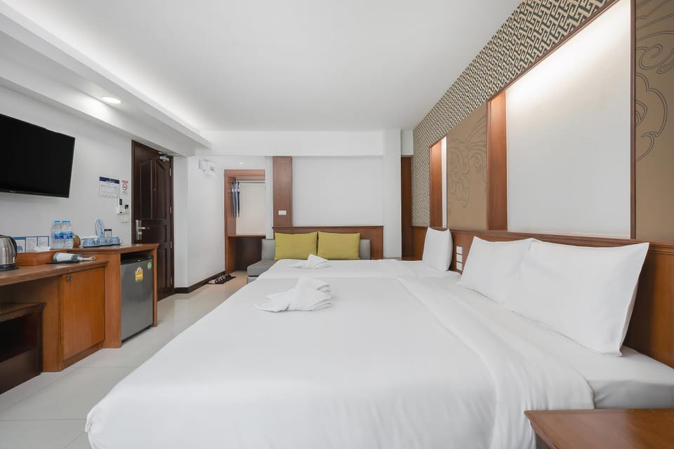 Photo of the whole room, Bedroom