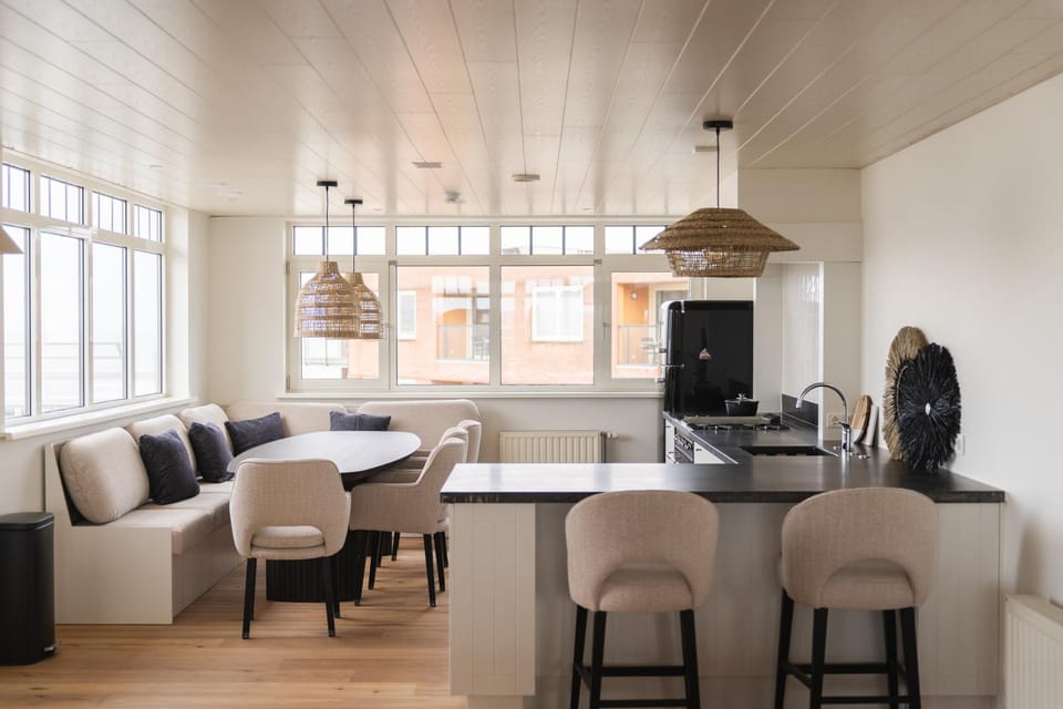 Coffee/tea facilities, Kitchen or kitchenette, Dining area