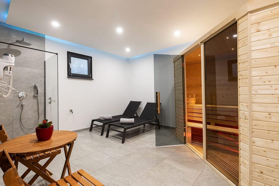 Villa Tiki in Medulin for 16 person with heated pool & sauna only 1 km from the beach Villa in Medulin