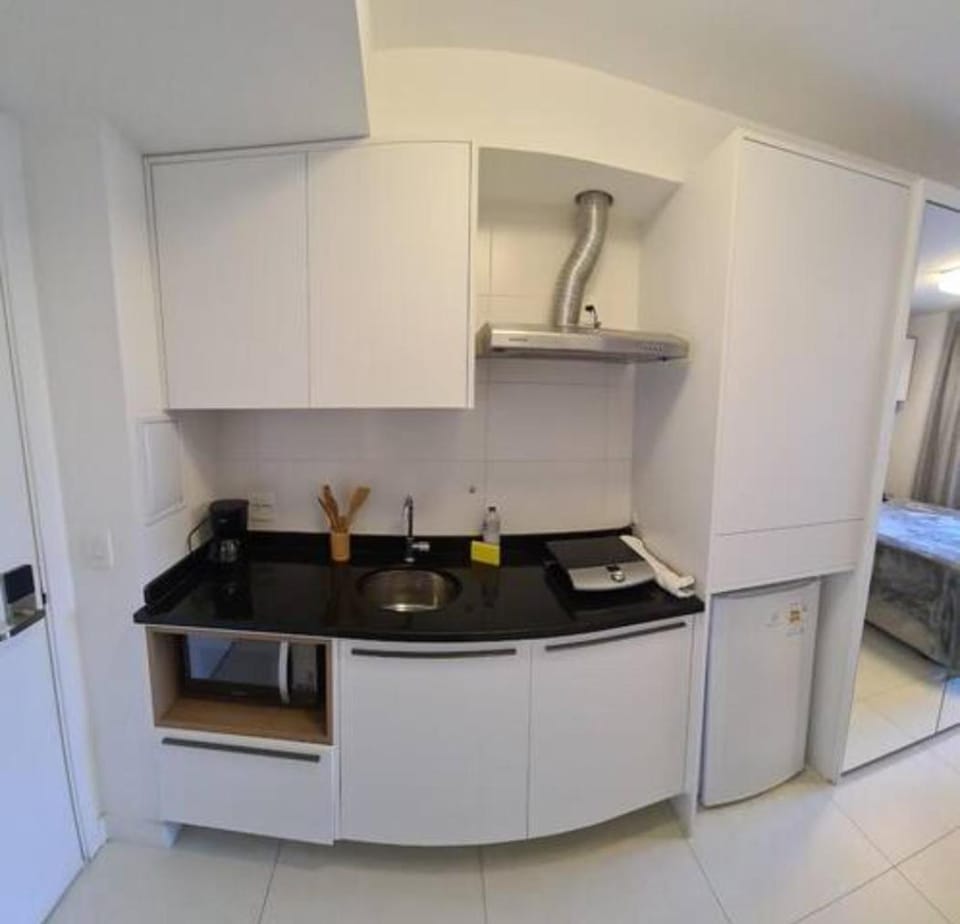 Kitchen or kitchenette, minibar, stove