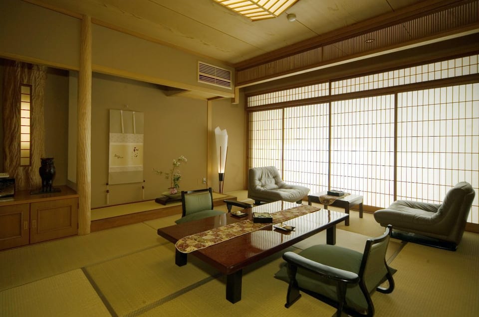 Photo of the whole room, Decorative detail