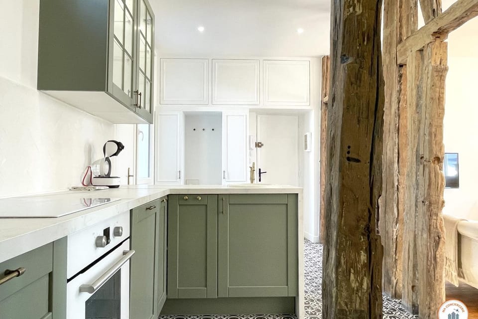 Kitchen or kitchenette, pet friendly, stove