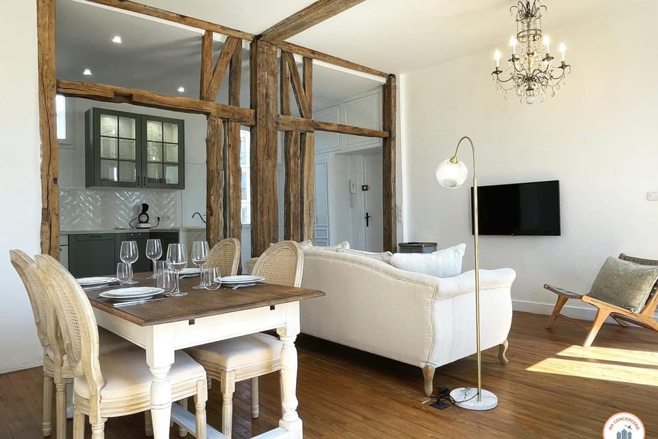 Living room, Seating area, Dining area