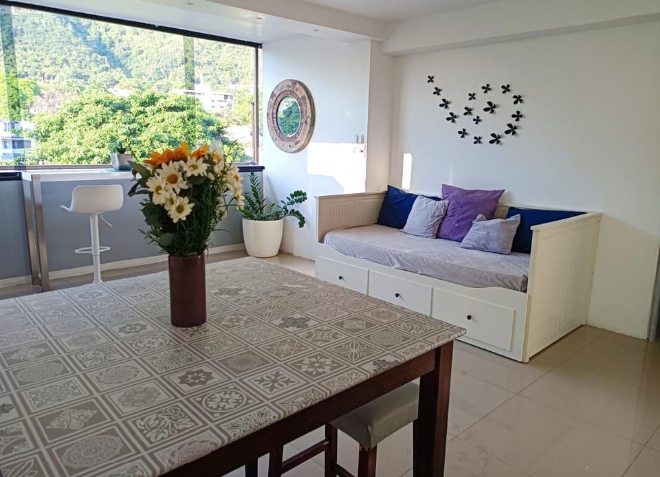 Living room, Seating area, Dining area, Mountain view