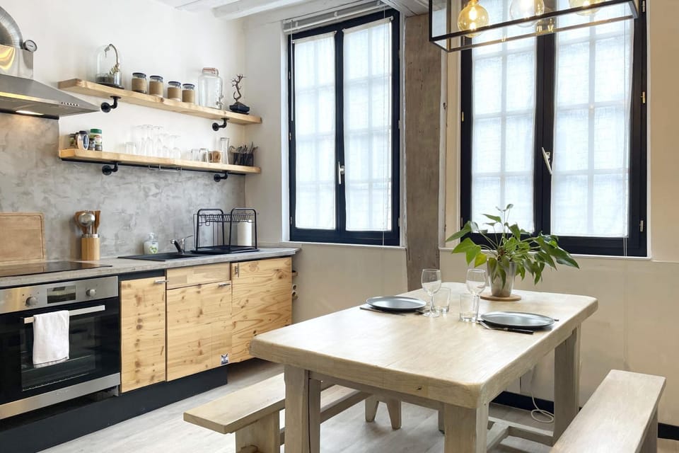 Coffee/tea facilities, Kitchen or kitchenette, Dining area, pet friendly, stove