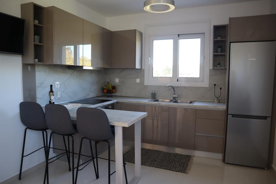 Kitchen or kitchenette, Dining area, pet friendly, stove