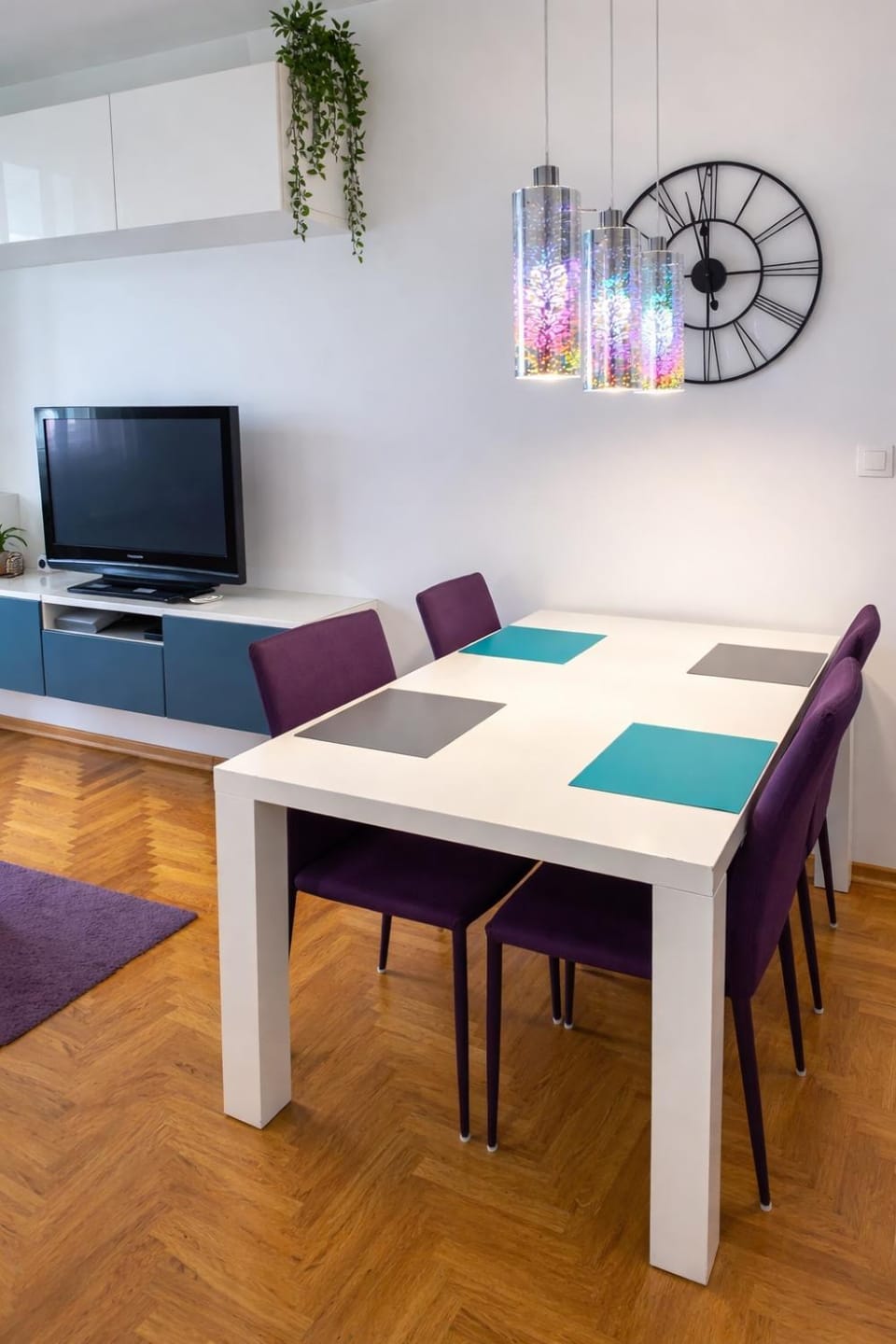 Close to center big terrace city tram garage parking place fast WIFI Super king size bed grocery 1min Apartment in City of Zagreb