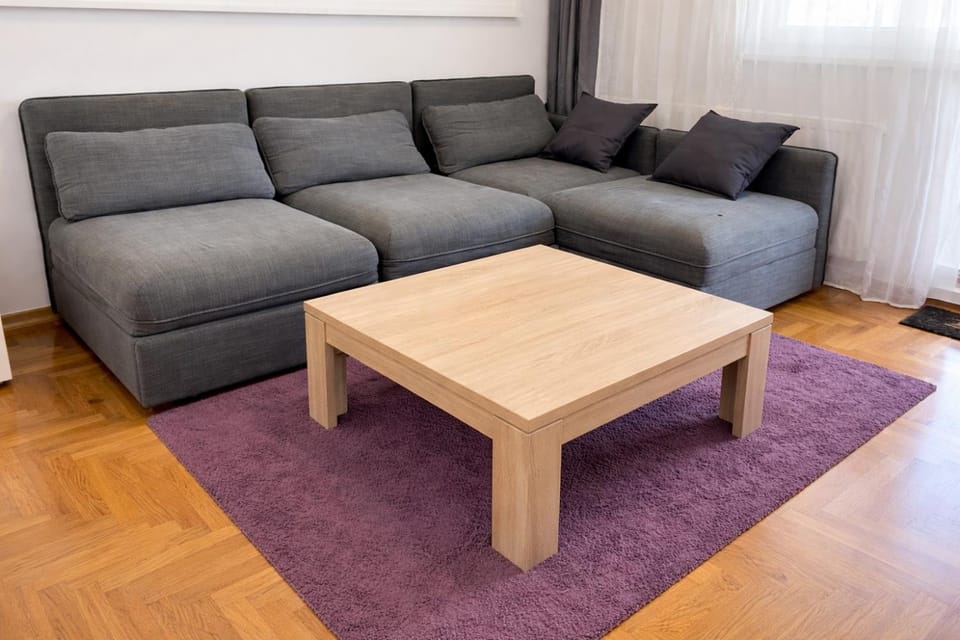 Close to center big terrace city tram garage parking place fast WIFI Super king size bed grocery 1min Apartment in City of Zagreb