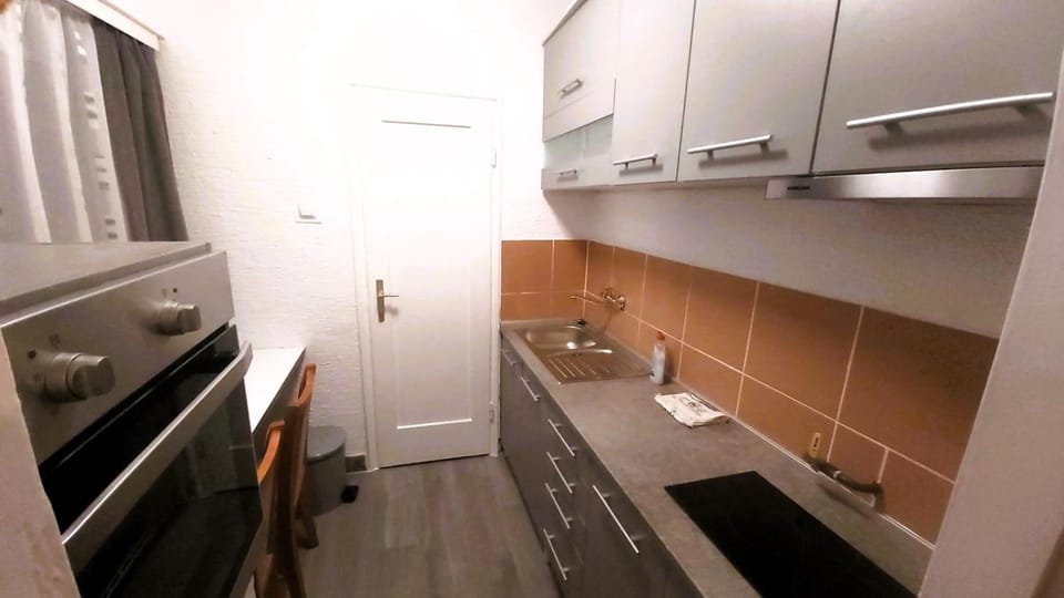 Kitchen or kitchenette, pet friendly, stove