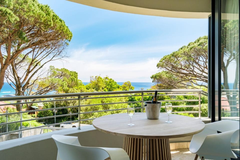 View (from property/room), Balcony/Terrace, Seating area, Dining area, Sea view