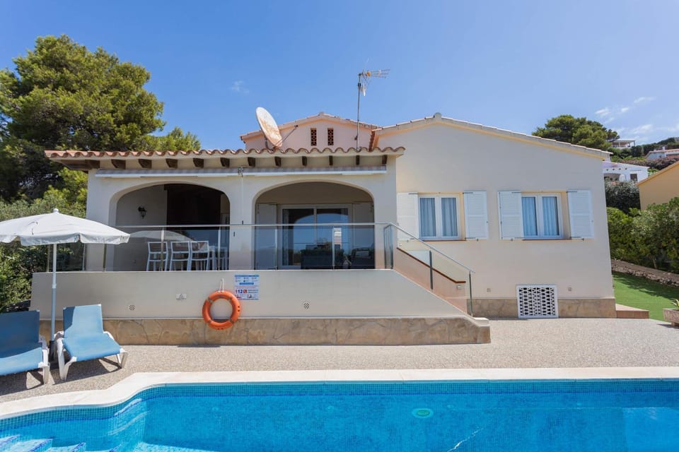 Villa Primrosa - beautiful sea views Villa in San Jaime Mediterráneo