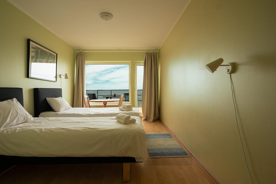 Photo of the whole room, Bedroom, Sea view