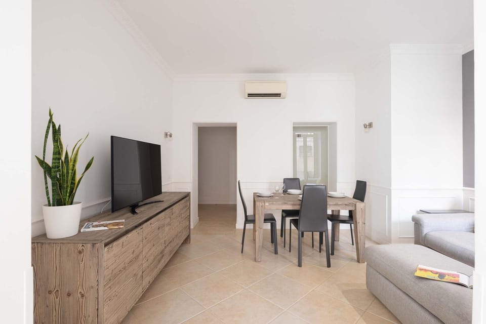 TV and multimedia, Living room, Dining area
