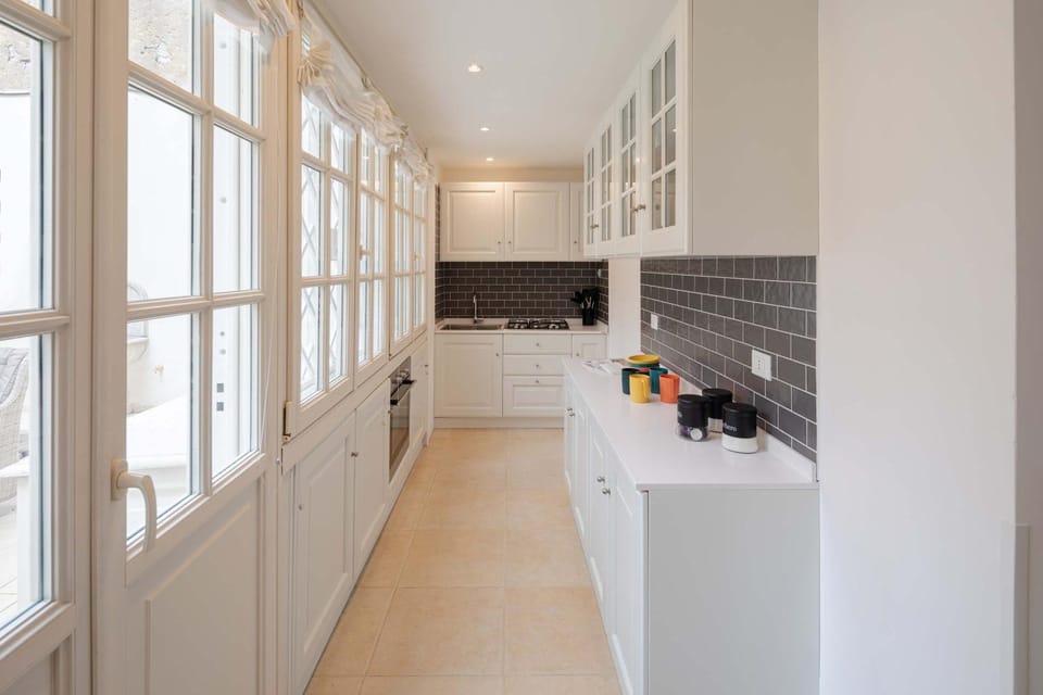 Kitchen or kitchenette, dishwasher, stove