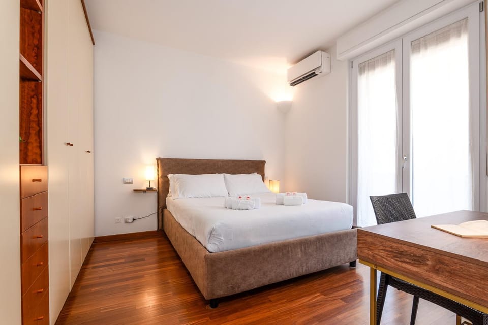 Bed, Photo of the whole room, Bedroom, air conditioner