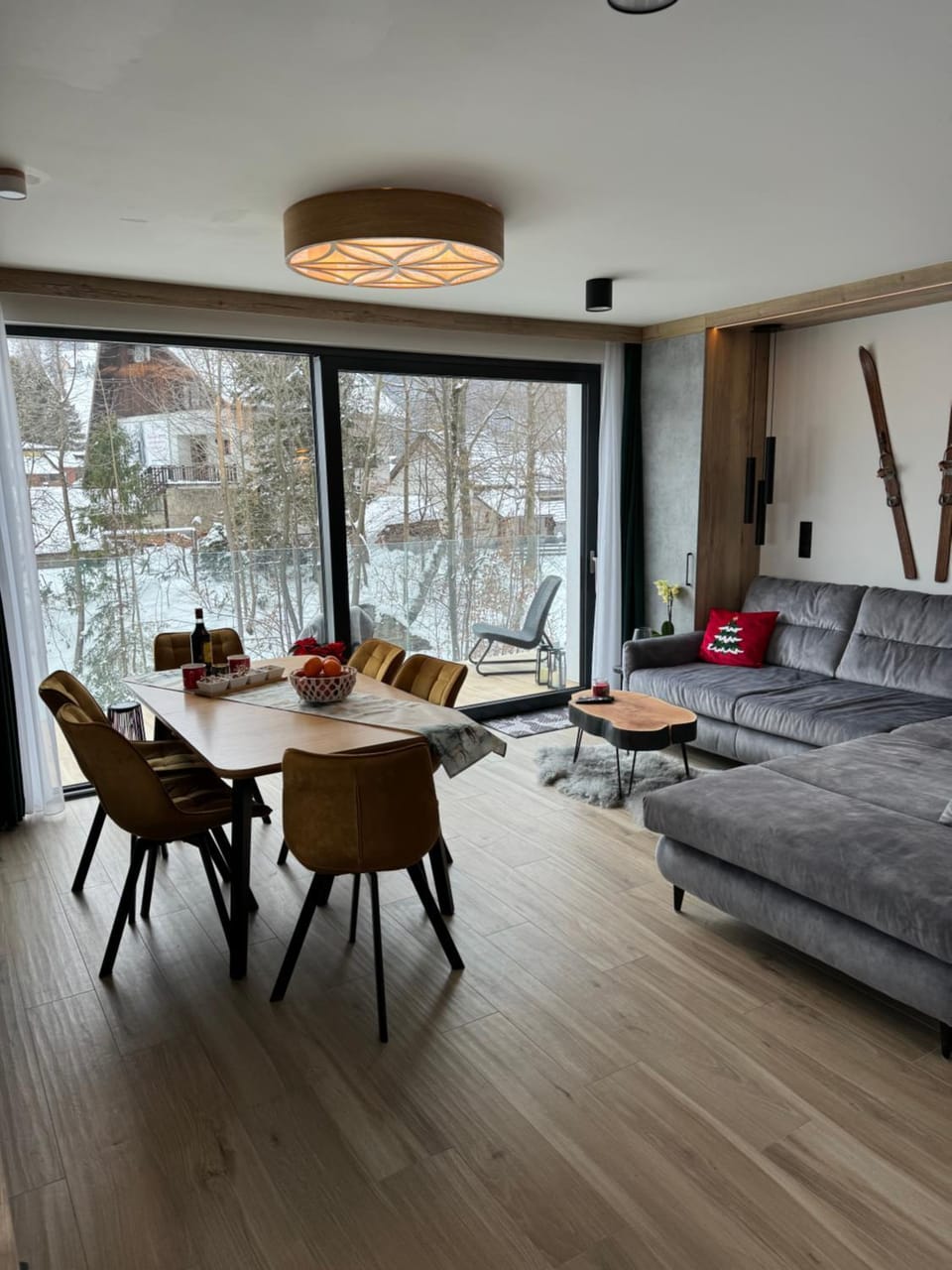 Living room, Seating area, Dining area