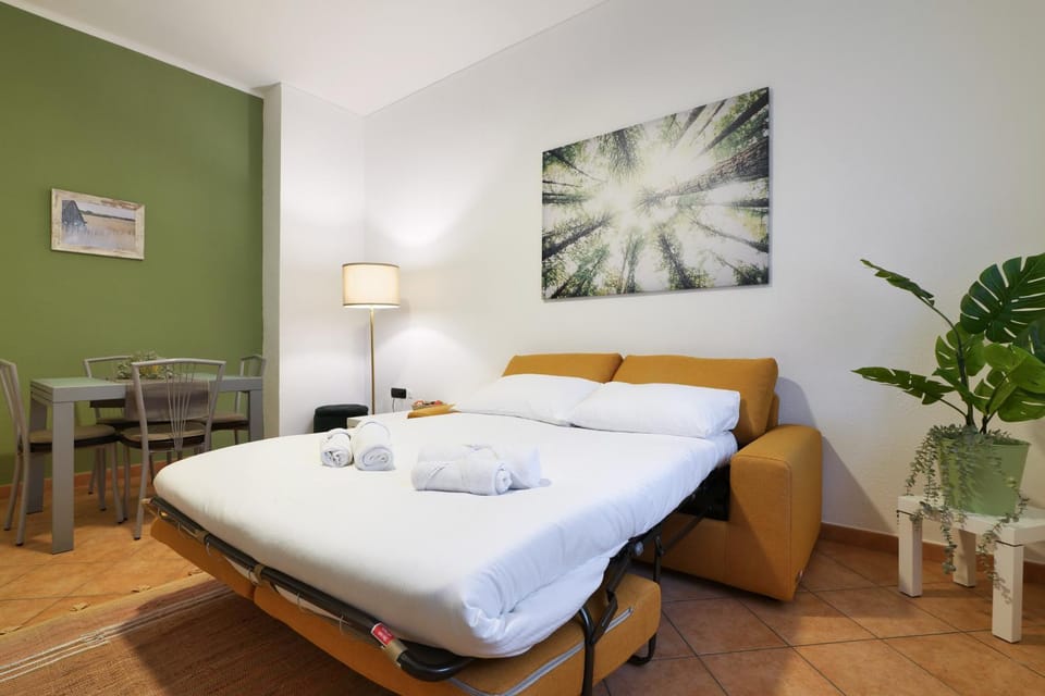Bed, Living room, Photo of the whole room, Bedroom, towels