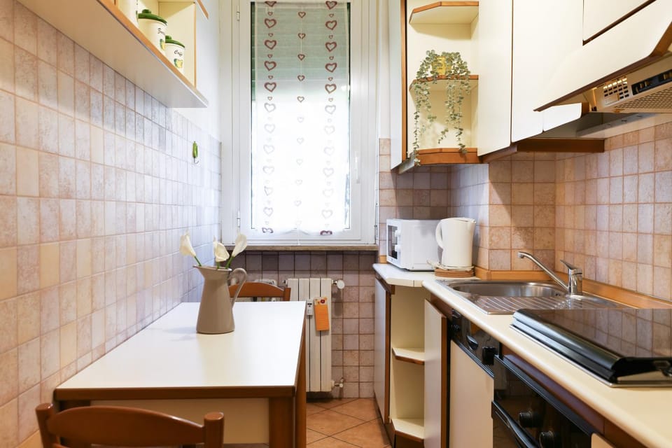 Kitchen or kitchenette, Dining area, minibar, pet friendly, stove