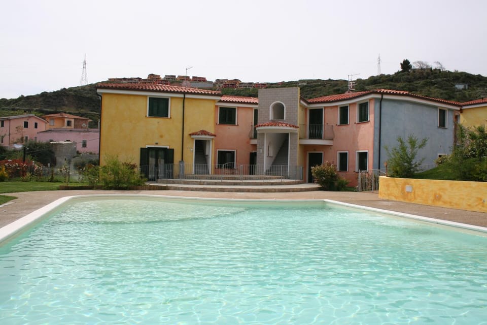 Swimming pool, Swimming pool