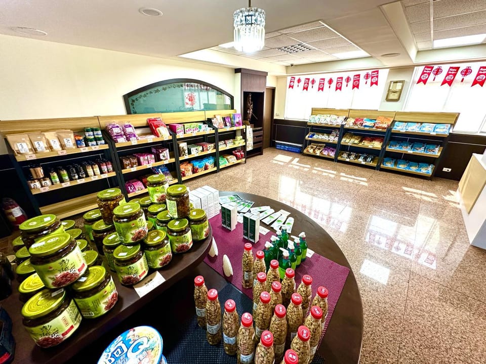 On-site shops, Food and drinks, Shopping Area, Drinks