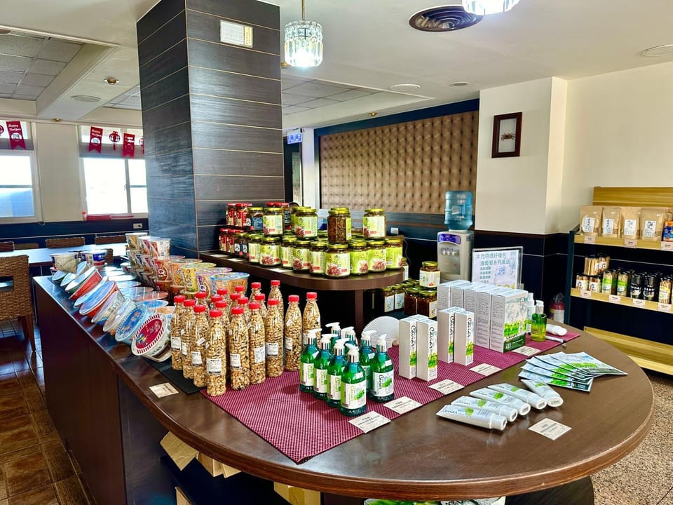 On-site shops, Food and drinks, Shopping Area, Drinks