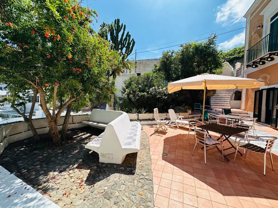 Property building, Balcony/Terrace, sunbed