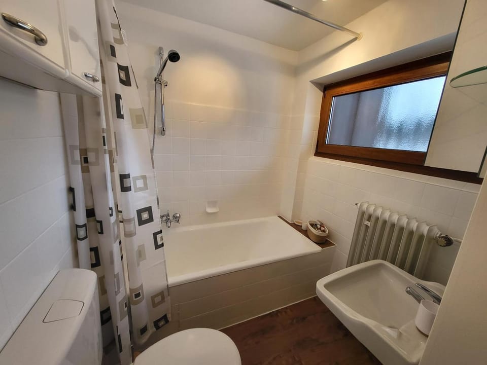 Bathroom, Bath