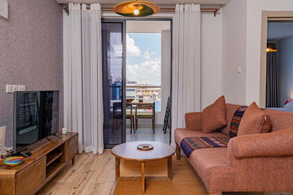 TV and multimedia, Living room, Seating area, Evening entertainment, Mountain view