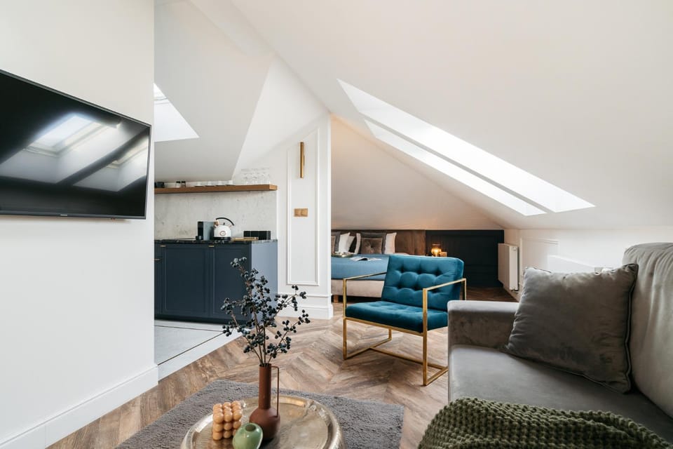 TV and multimedia, Kitchen or kitchenette, Living room, Seating area