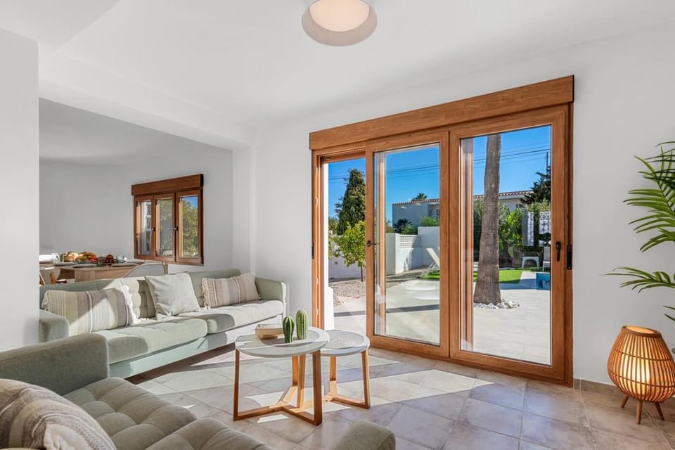 Communal lounge/ TV room, Living room