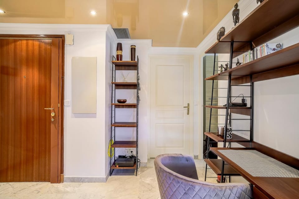 Seating area, storage, storage