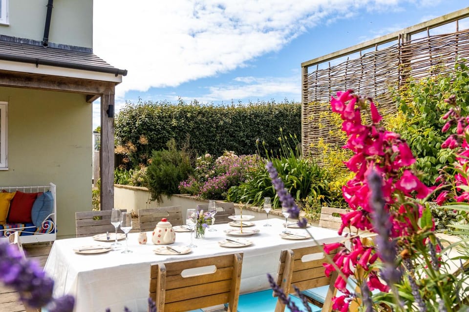 Poachers Lodge At Tapnell Farm House in England
