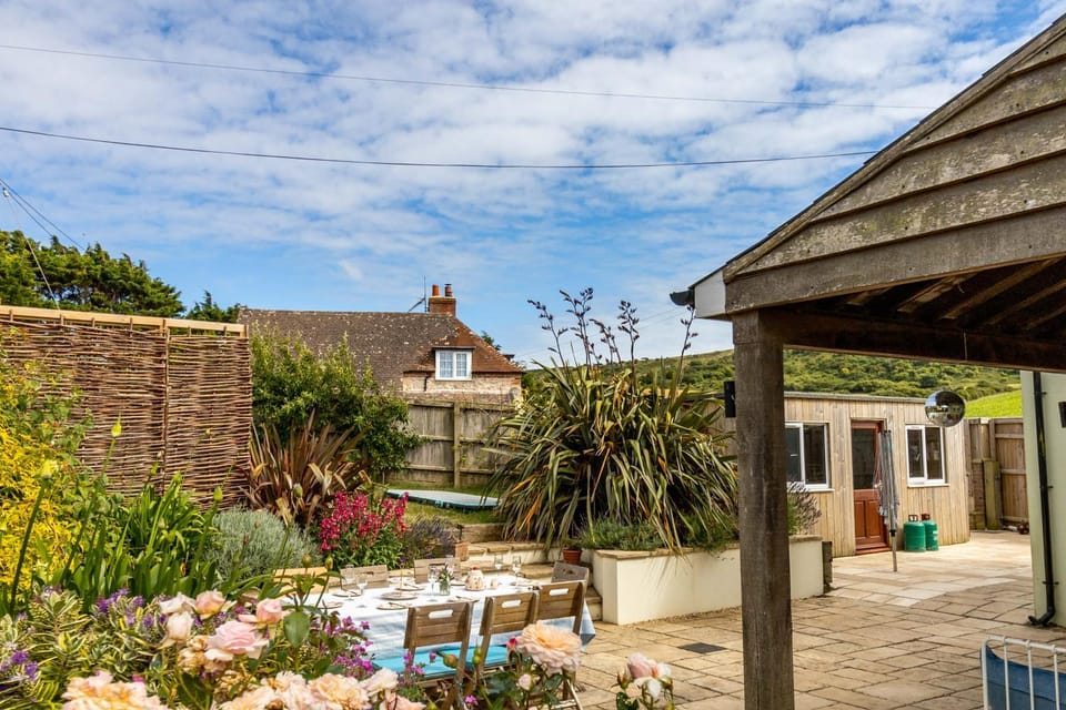 Poachers Lodge At Tapnell Farm House in England